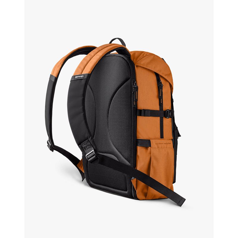mochila-galapagos-pelican-20-preto-e-caramelo-30-litros-img2.jpg
