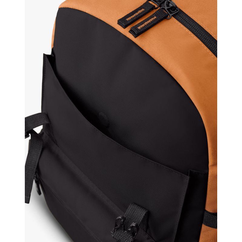 mochila-galapagos-pelican-20-preto-e-caramelo-30-litros-img6.jpg