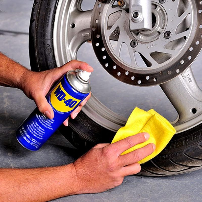wd40-multiusos-300ml-aerossol-wd40-img6.jpg